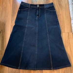 Bandolinoblu denim skirt. Size 16